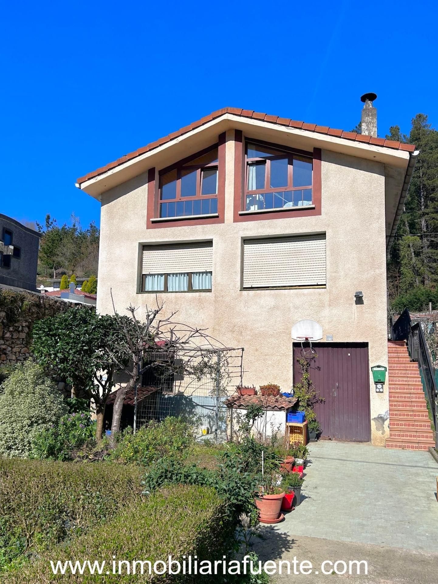 Vista exterior de Casa o xalet en venda en Zalla  amb Calefacció, Jardí privat i Traster