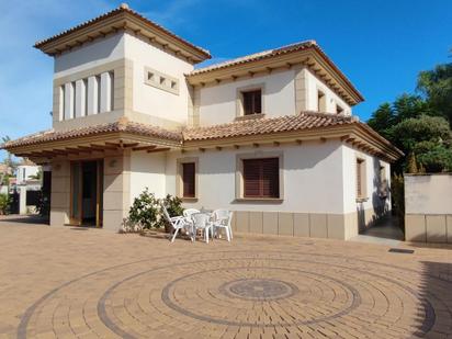 Vista exterior de Casa o xalet en venda en Elche / Elx amb Aire condicionat, Terrassa i Piscina