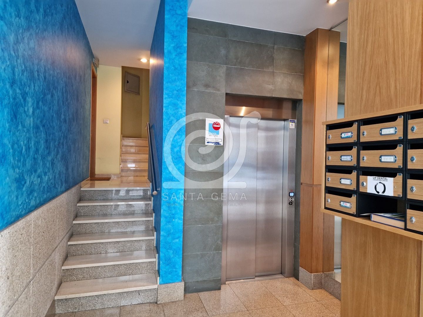 Premises for sale in Cambre   with Alarm