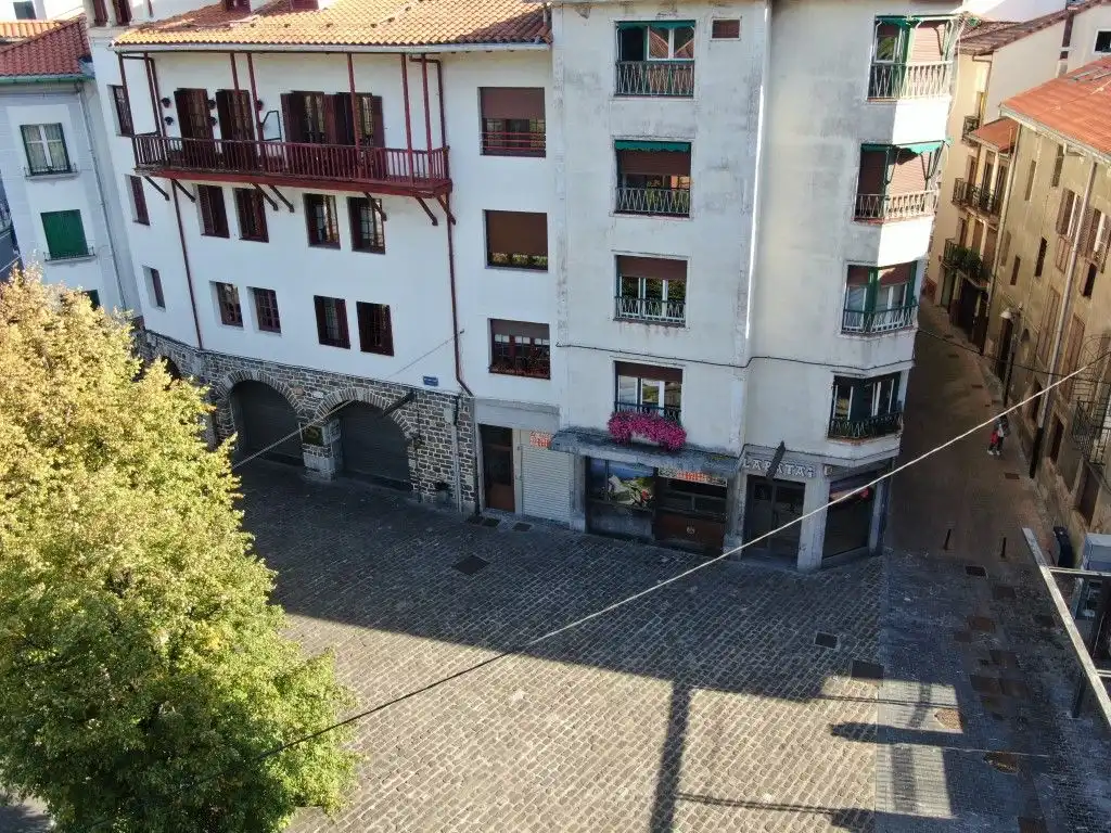 Vista exterior de Local en venta en Deba