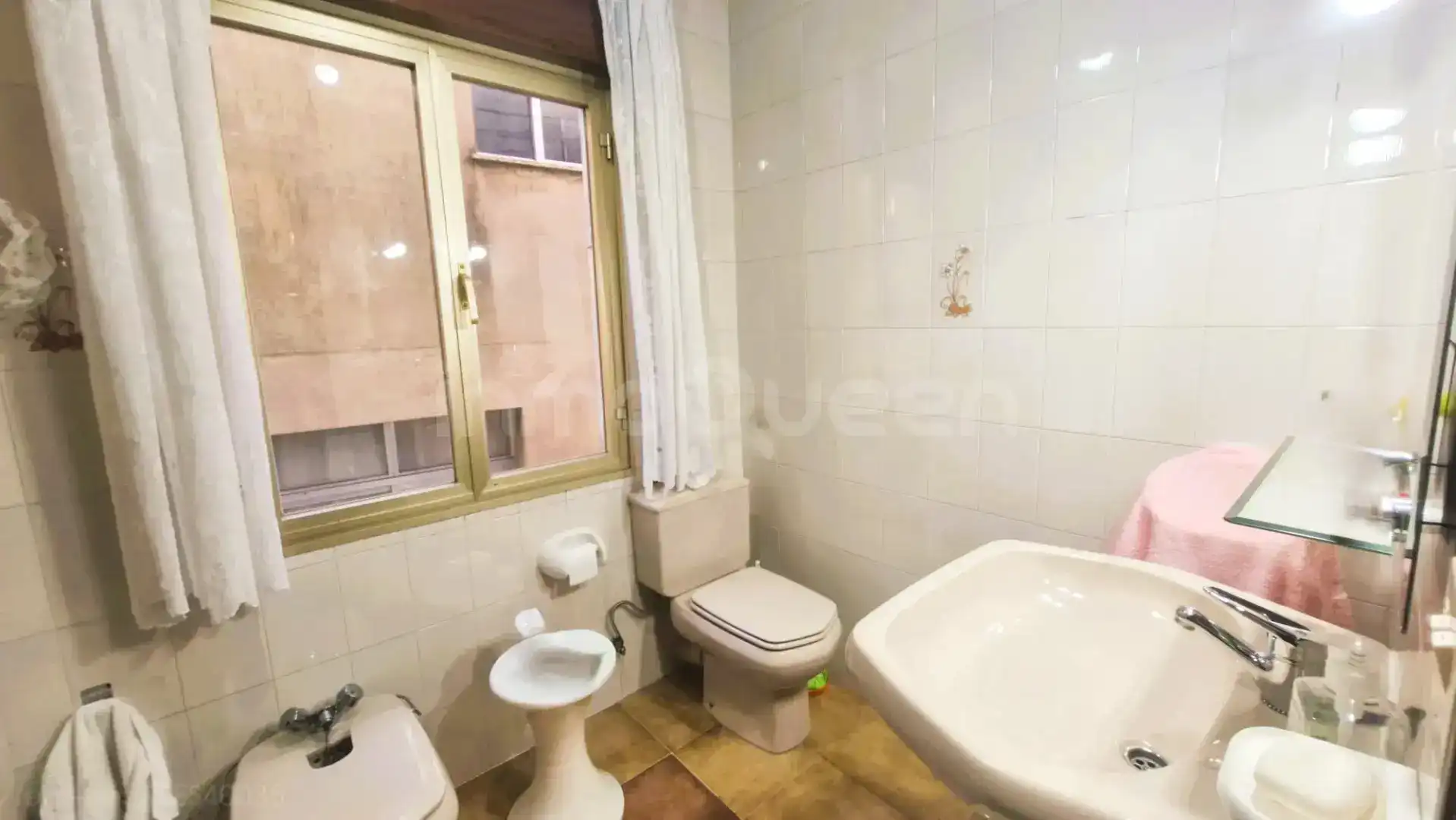 Baño de Piso en venta en A Pontenova   con Calefacción, Terraza y Amueblado