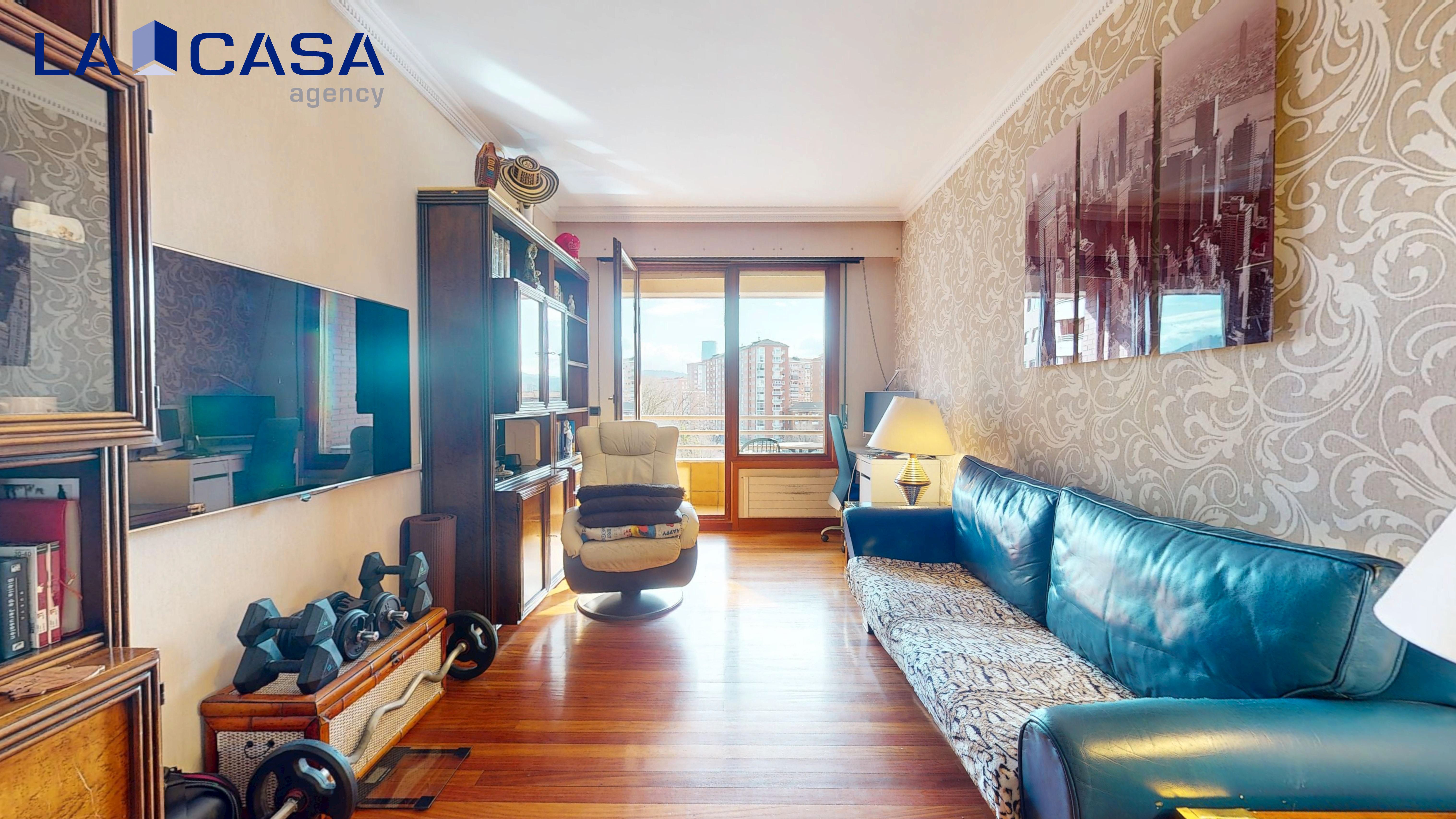 Living room of Flat for sale in Bilbao   with Storage room and Balcony