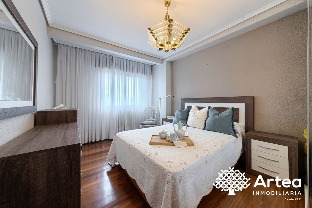 Bedroom of Flat for sale in Bilbao   with Heating, Terrace and Furnished