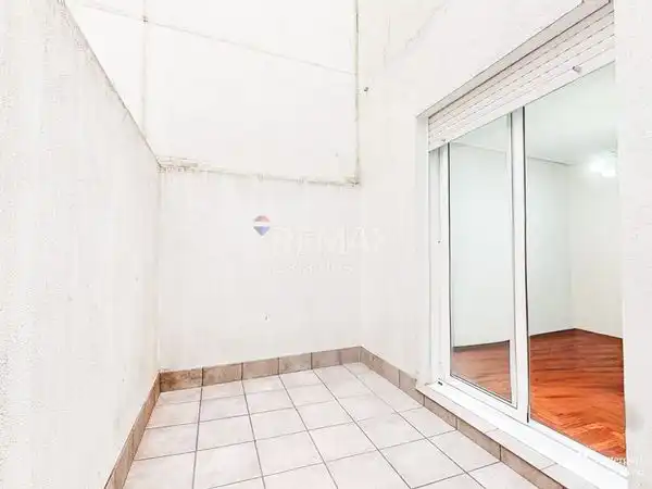 Terrassa de Pis en venda en Vigo  amb Calefacció, Parquet i Traster