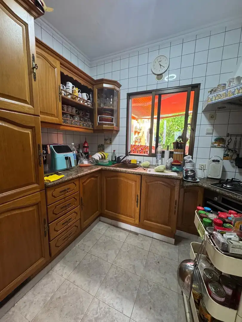 Cuina de Casa o xalet en venda en Icod de los Vinos amb Piscina