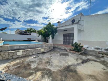 Vista exterior de Casa o xalet en venda en Alcanar amb Terrassa i Piscina