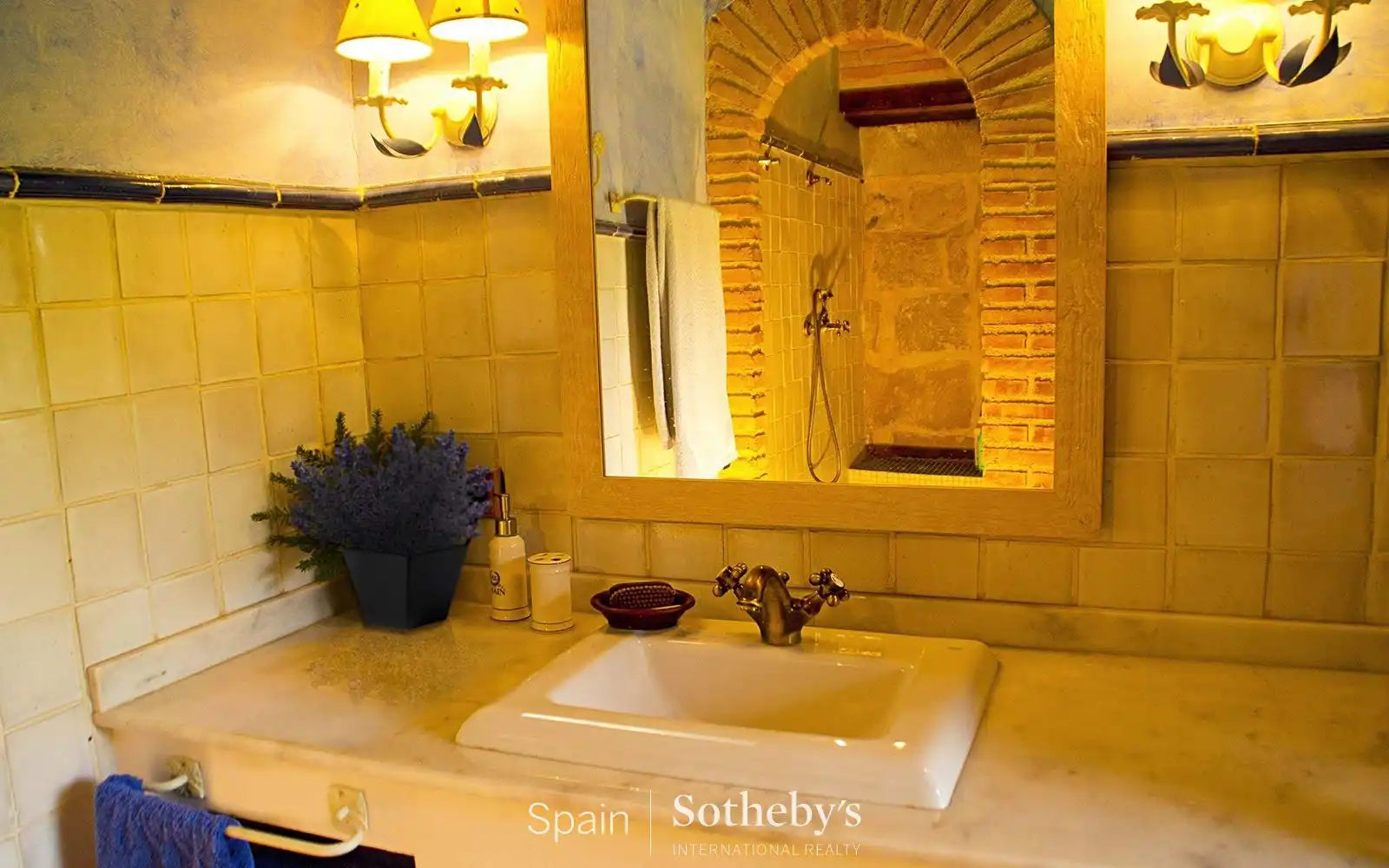 Badezimmer von Residential zum Verkauf in Villalba de Rioja