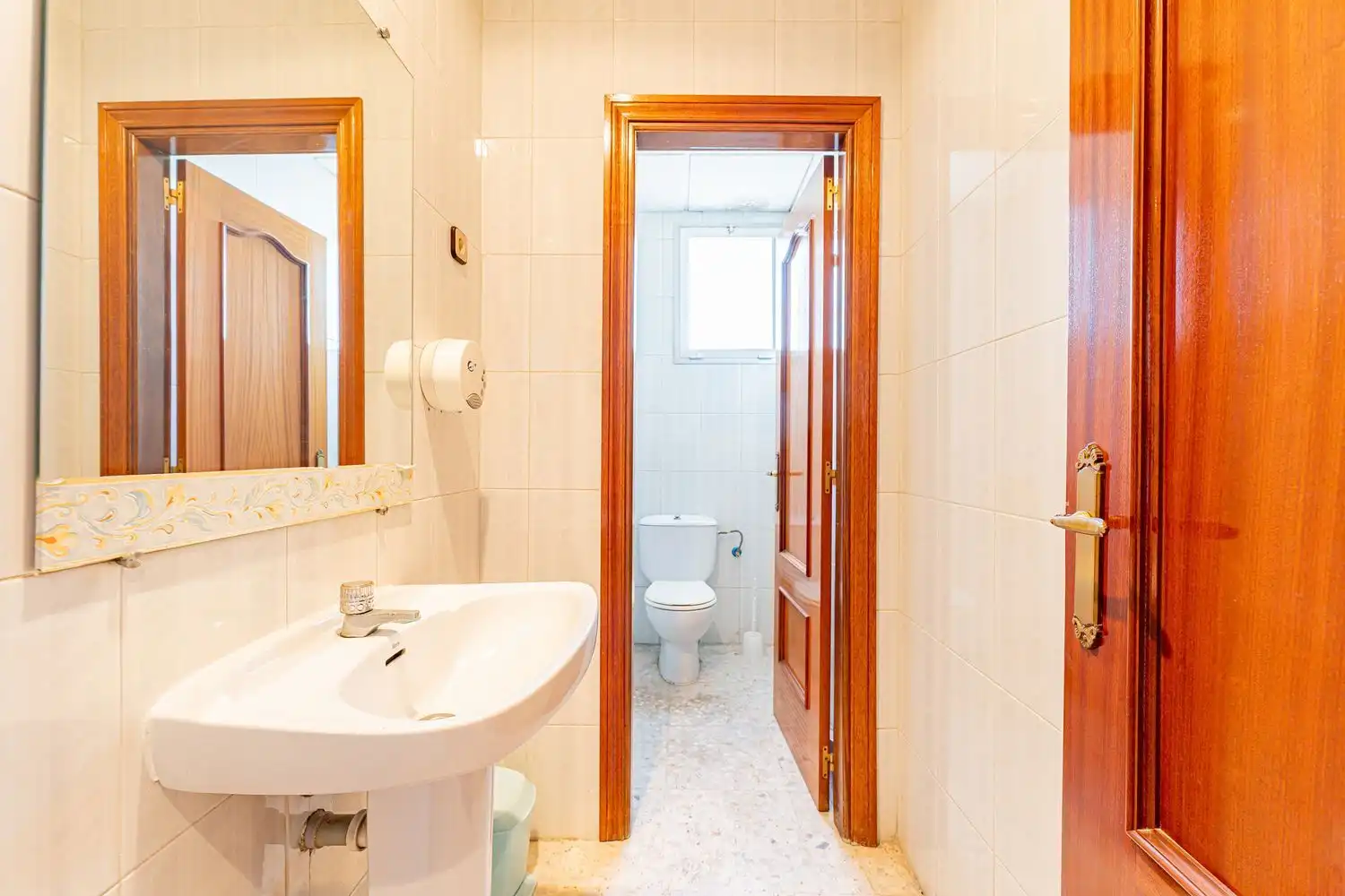Badezimmer von Gebäude zum Verkauf in Fuenlabrada