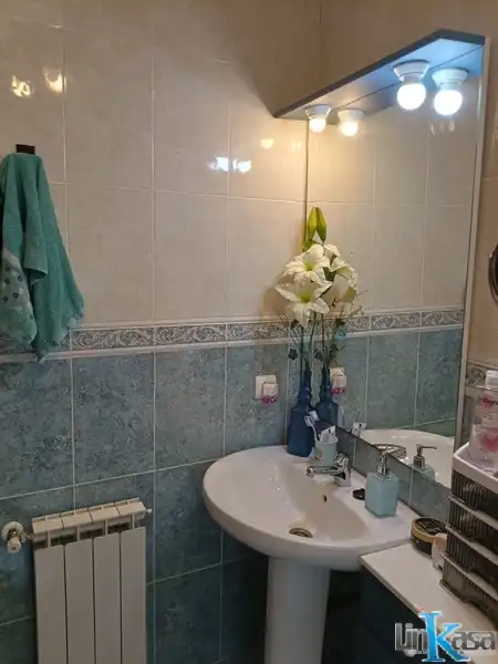 Bany de Casa adosada en venda en Linares amb Calefacció, Traster i Piscina