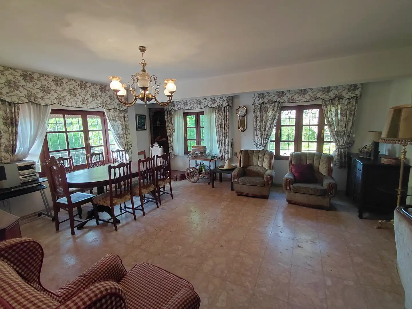 Comedor de Casa o chalet en venta en Oleiros con Aire acondicionado, Calefacción y Jardín privado