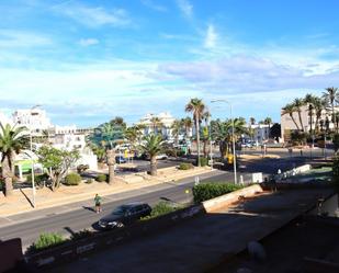 Vista exterior de Estudi en venda en Roquetas de Mar amb Aire condicionat