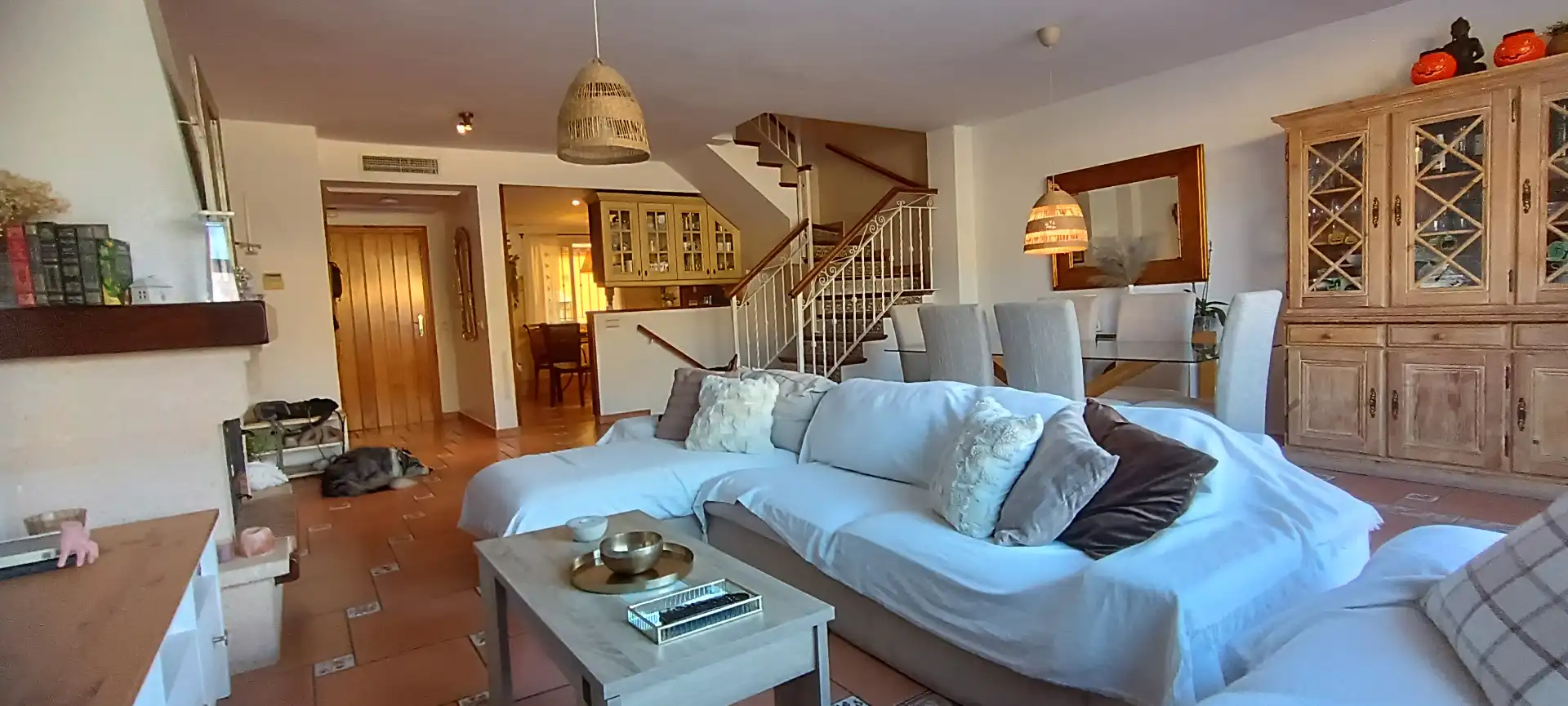 Living room of Detached homes for sale in Estepona  with Air Conditioner, Heating and Private garden
