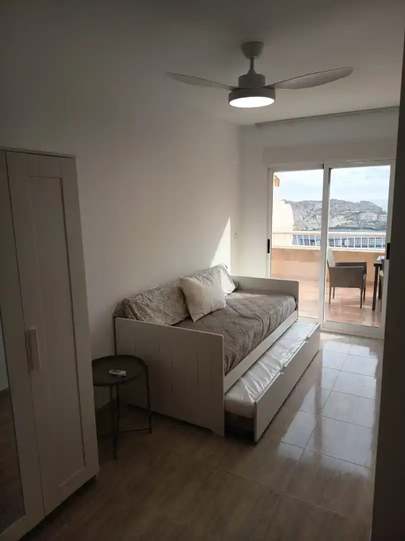 Dormitori de Apartament de lloguer en Águilas amb Aire condicionat, Moblat i Balcó