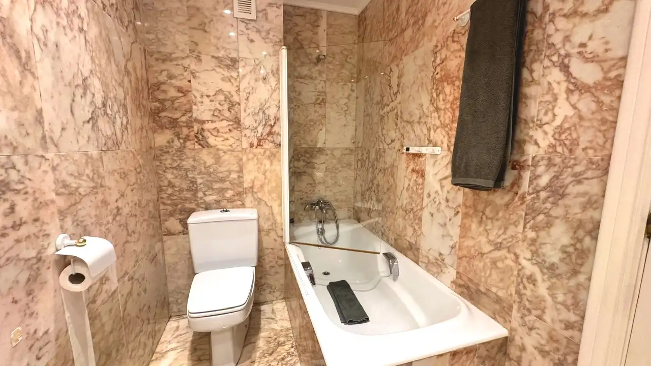 Baño de Piso en venta en Castro-Urdiales con Calefacción, Trastero y Amueblado