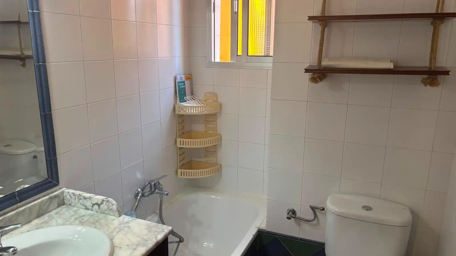 Bathroom of Flat for sale in Sevilla  with Air Conditioner, Terrace and Furnished
