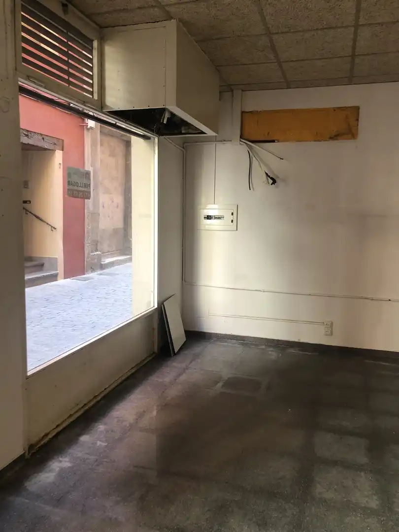 Local de alquiler en BONAIRE, Olot