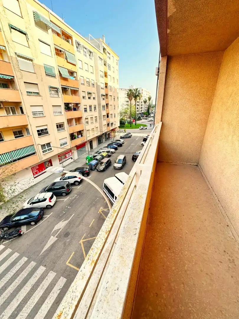 Vista exterior de Pis en venda en Gandia amb Balcó