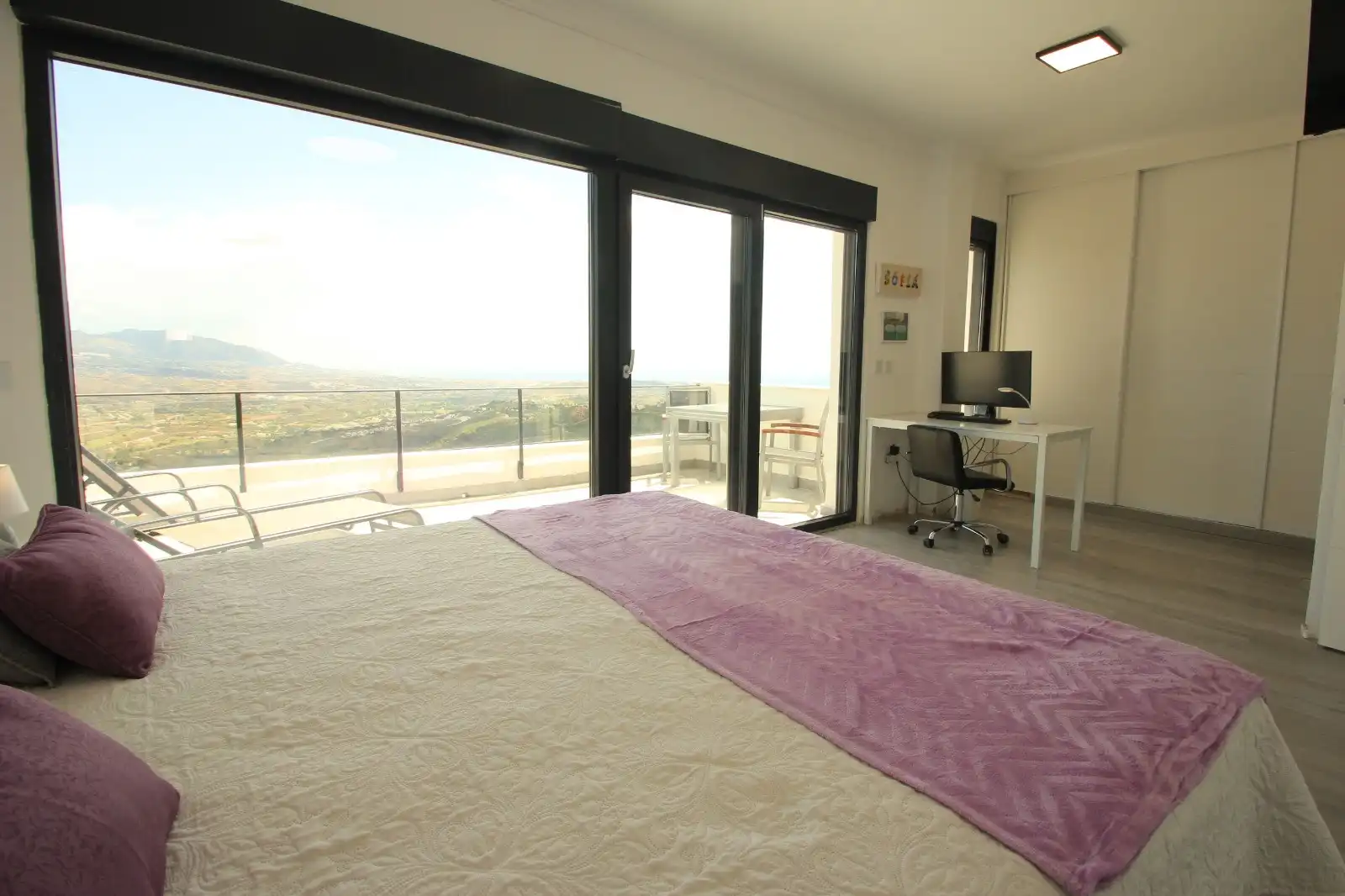 Schlafzimmer von Einfamilien-Reihenhaus zur Miete in Marbella mit Klimaanlage, Terrasse und Schwimmbad