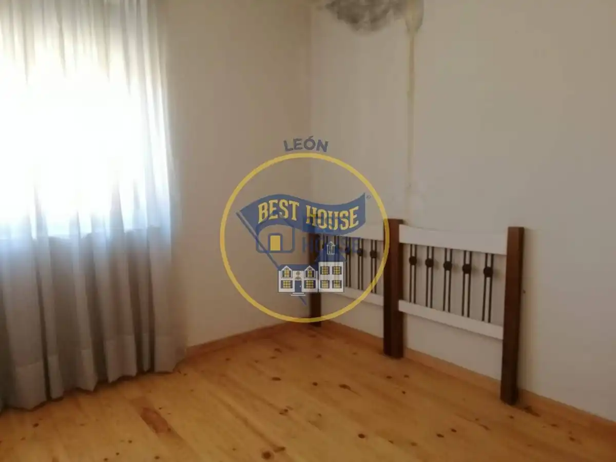 Bedroom of Houses for sale in Rioseco de Tapia  with Storage room and Balcony