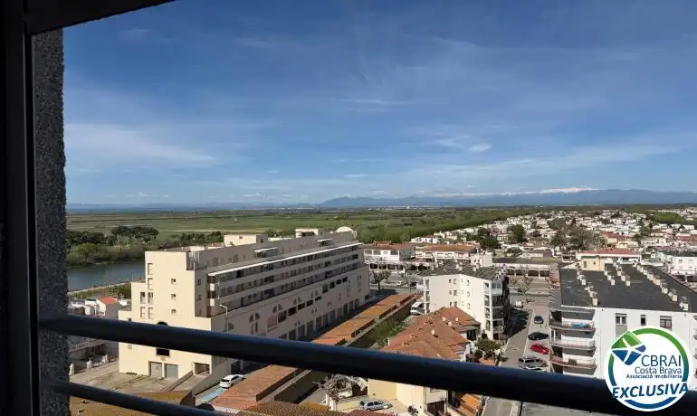 Vista exterior de Estudi en venda en Empuriabrava amb Moblat