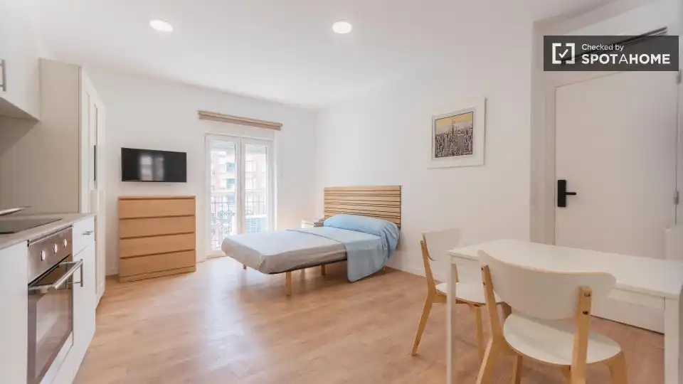 Habitación de Piso de alquiler en Valencia con Aire acondicionado, Calefacción y Amueblado