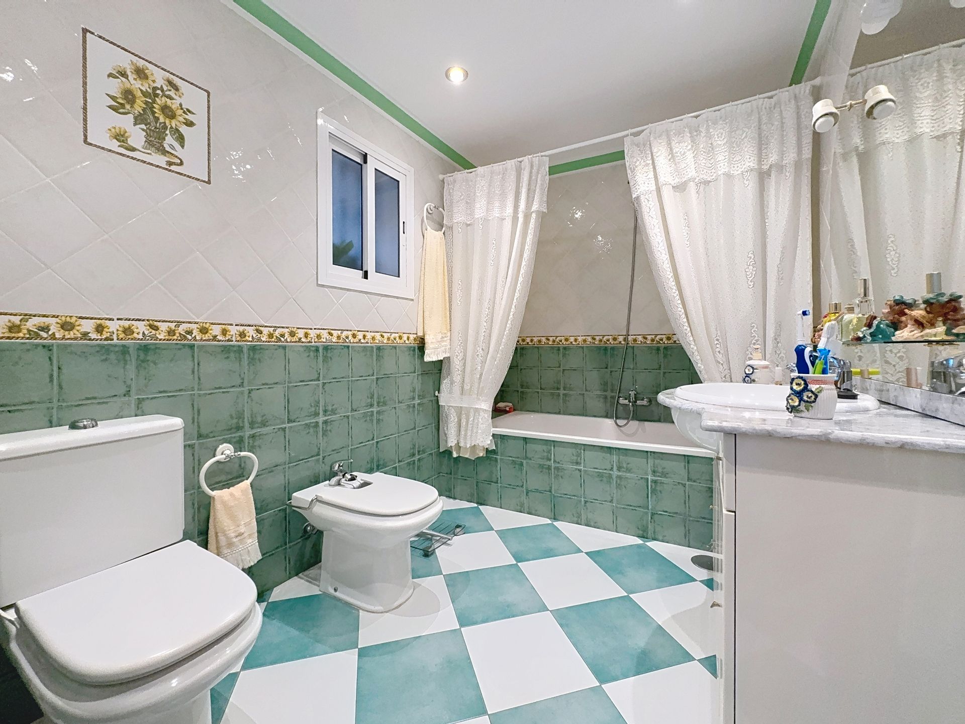 Bathroom of House or chalet for sale in Ardales  with Air Conditioner and Terrace