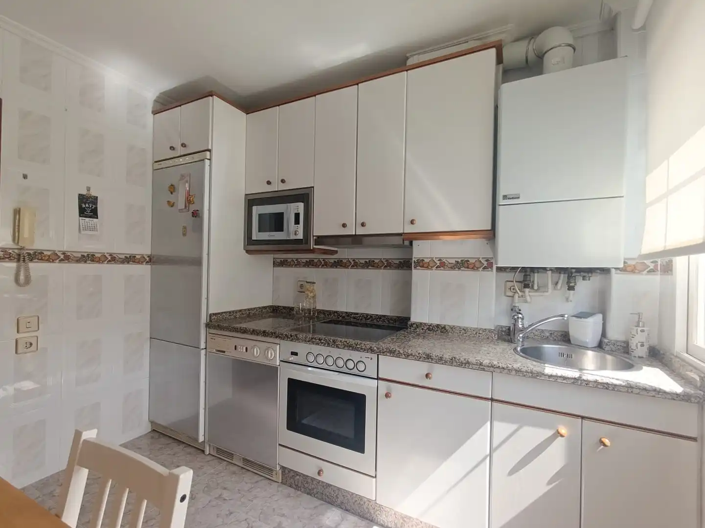 Cuina de Pis en venda en Oviedo  amb Calefacció, Terrassa i Traster