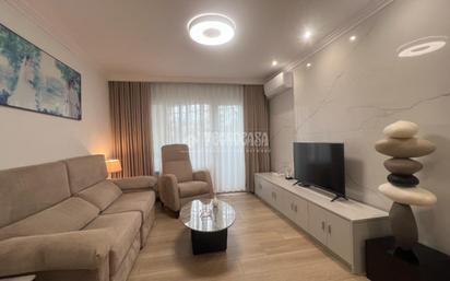 Sala d'estar de Pis en venda en  Madrid Capital amb Calefacció i Terrassa
