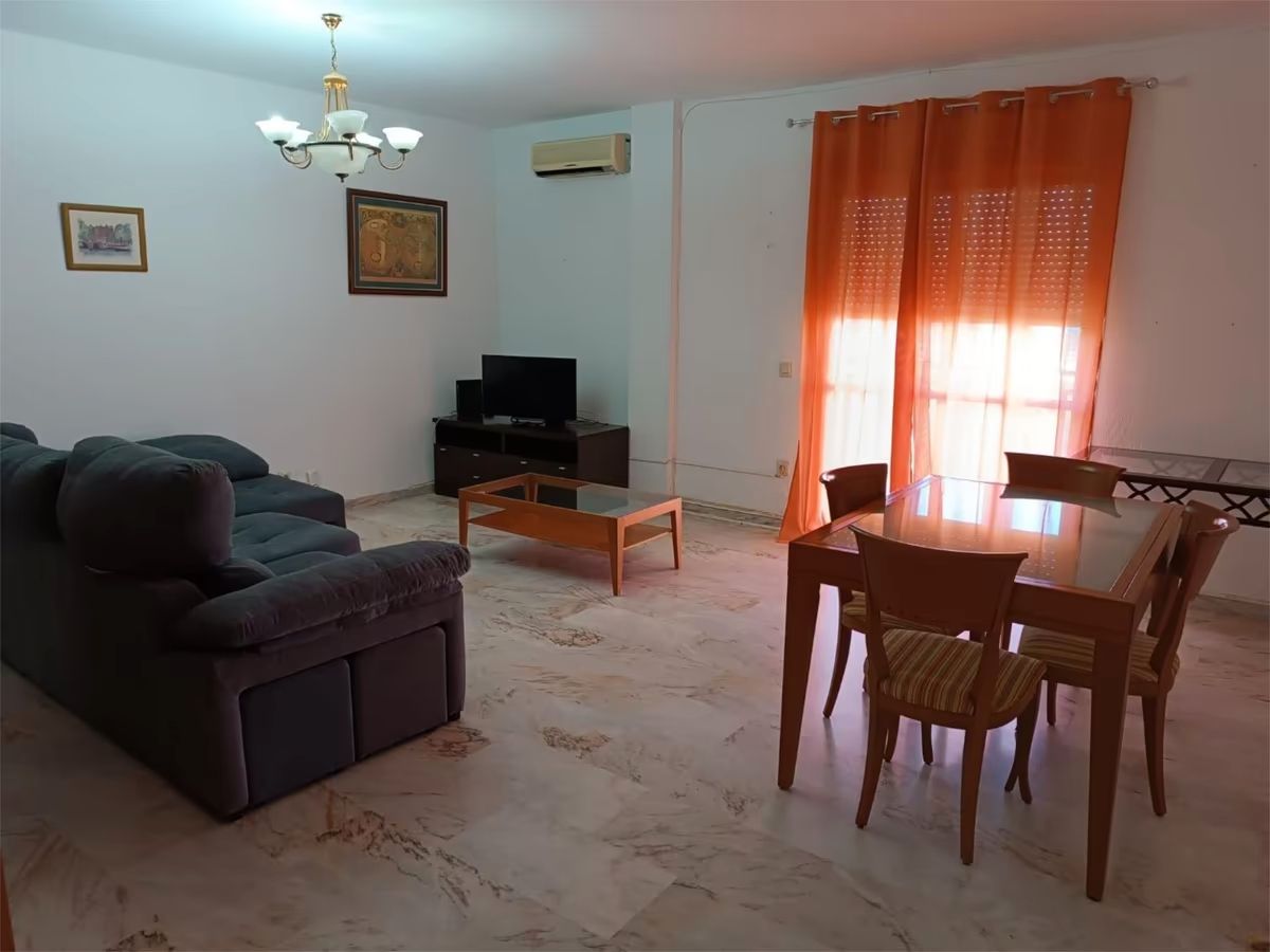 Sala d'estar de Pis de lloguer en  Sevilla Capital amb Aire condicionat, Calefacció i Moblat