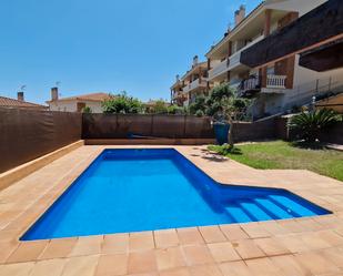 Piscina de Casa o xalet en venda en Calafell amb Aire condicionat, Calefacció i Jardí privat