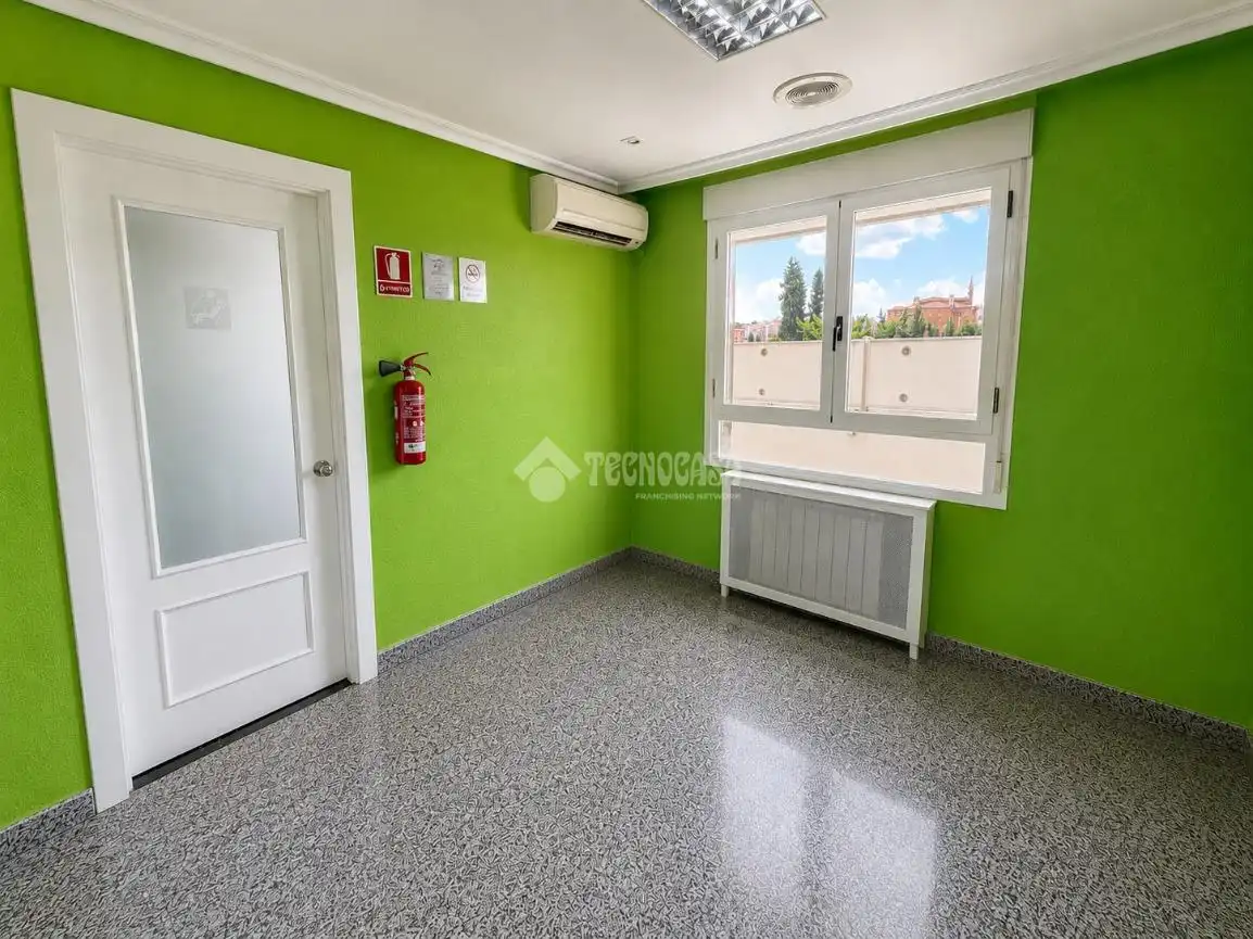 Piso en venta en León Capital  con Calefacción, Terraza y Trastero