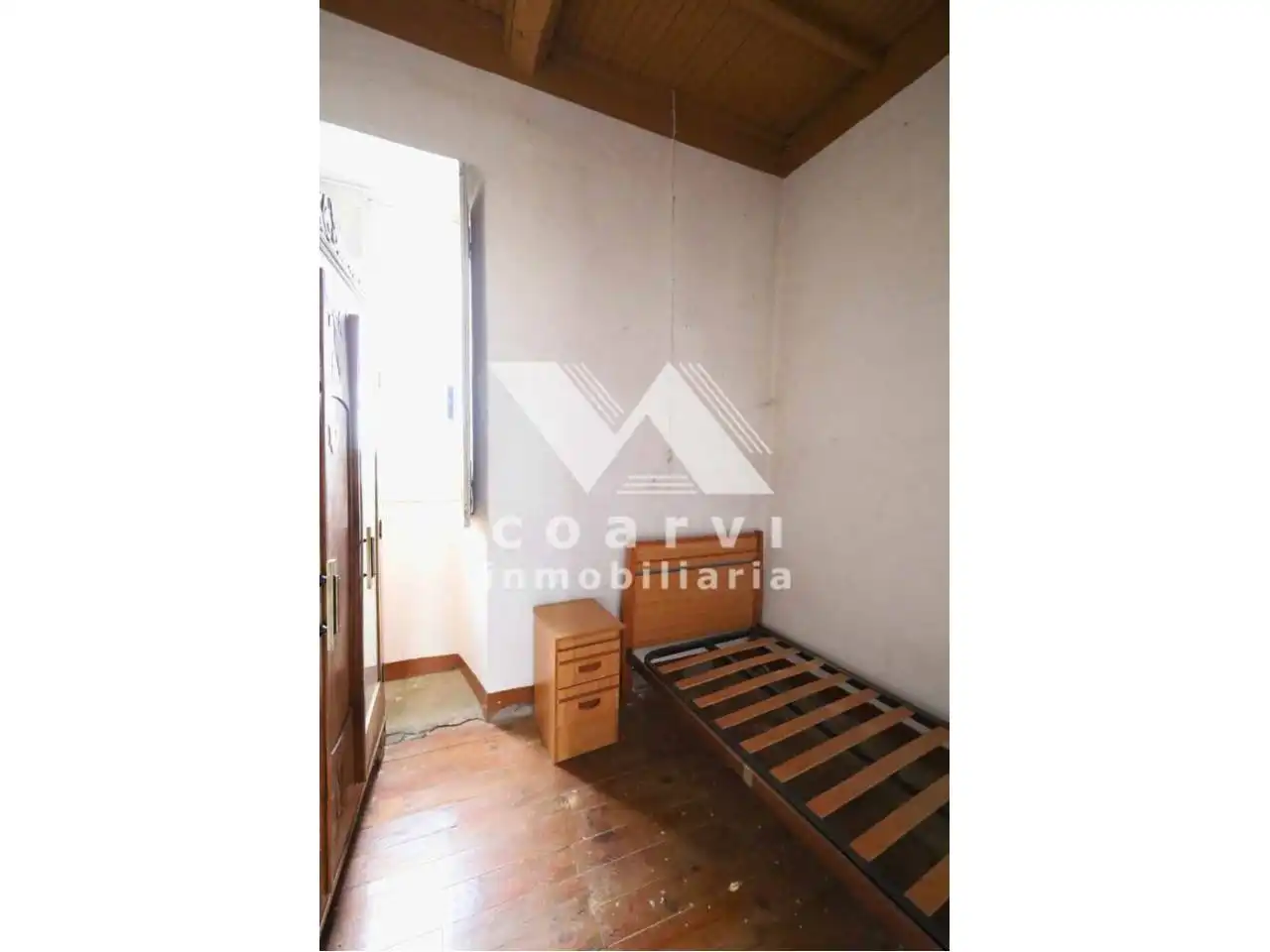 Dormitori de Casa o xalet en venda en A Merca   amb Jardí privat, Terrassa i Moblat