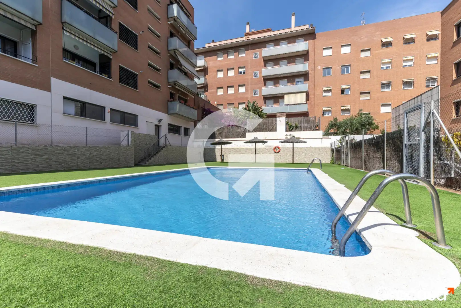 Piscina de Piso en venta en Sant Feliu de Llobregat con Aire acondicionado, Calefacción y Terraza