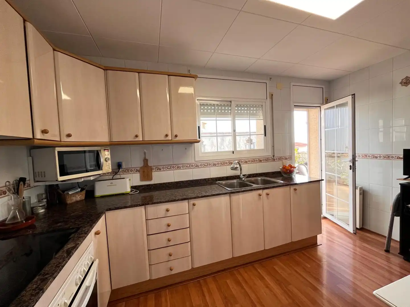 Cocina de Casa o chalet en venta en Vilanova i la Geltrú con Calefacción, Terraza y Piscina