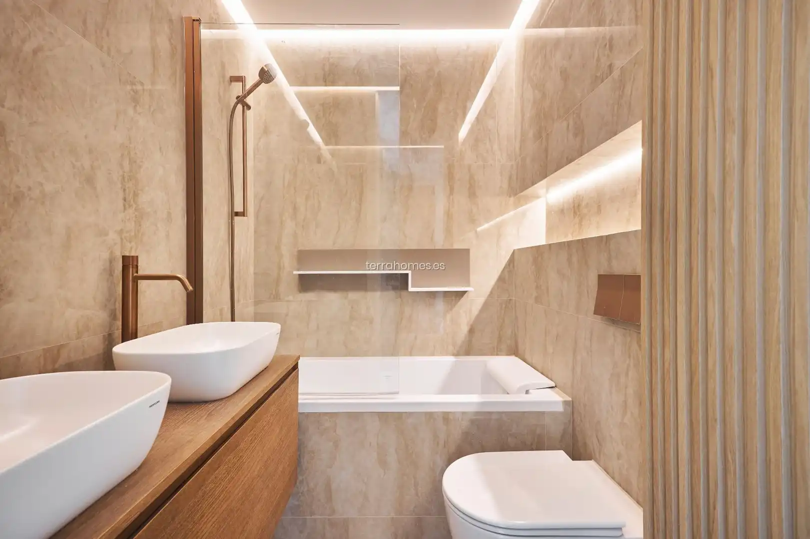 Bany de Apartament en venda en Madrid amb Aire condicionat