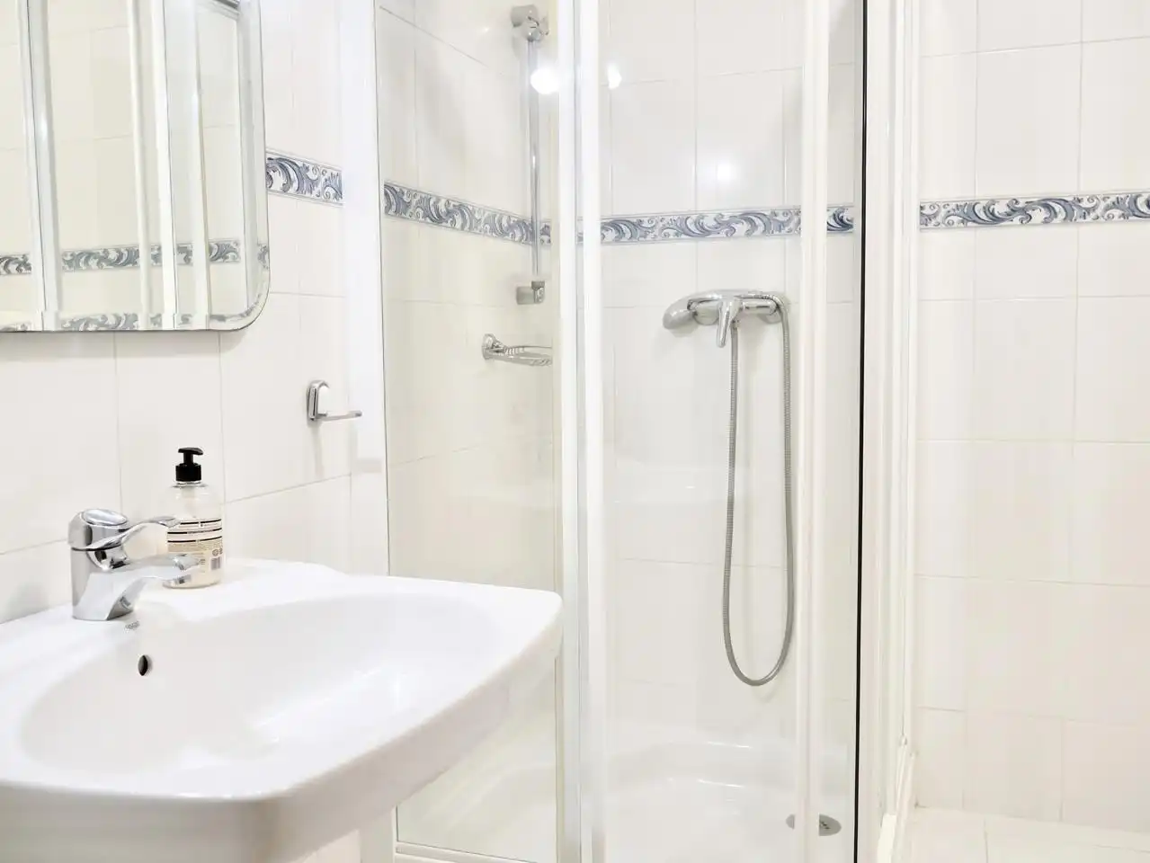 Bathroom of Ground floor for sale in Málaga  with Air Conditioner, Private garden and Terrace