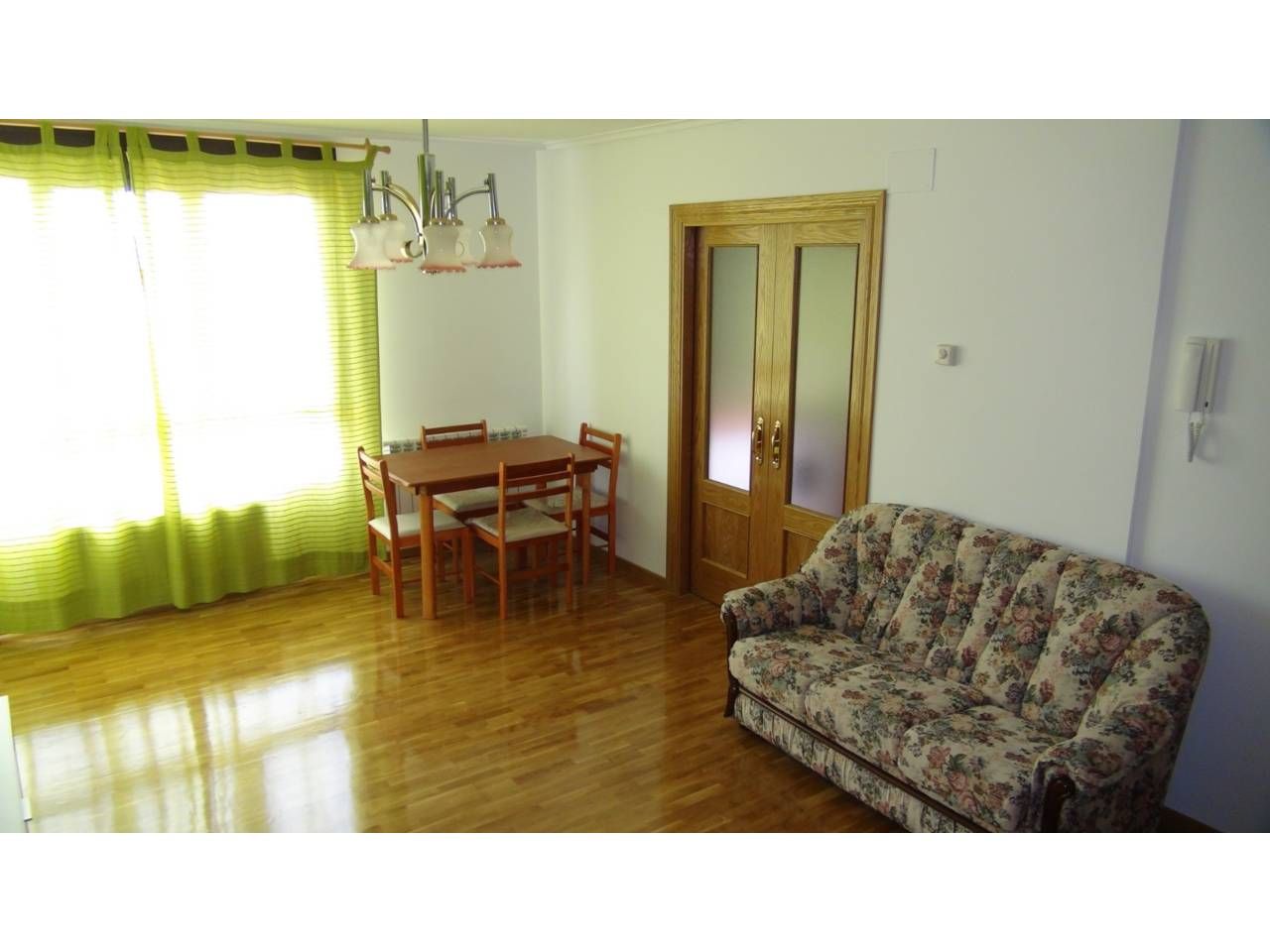 Wohnzimmer von Dachboden zum verkauf in Alberite mit Terrasse und Möbliert
