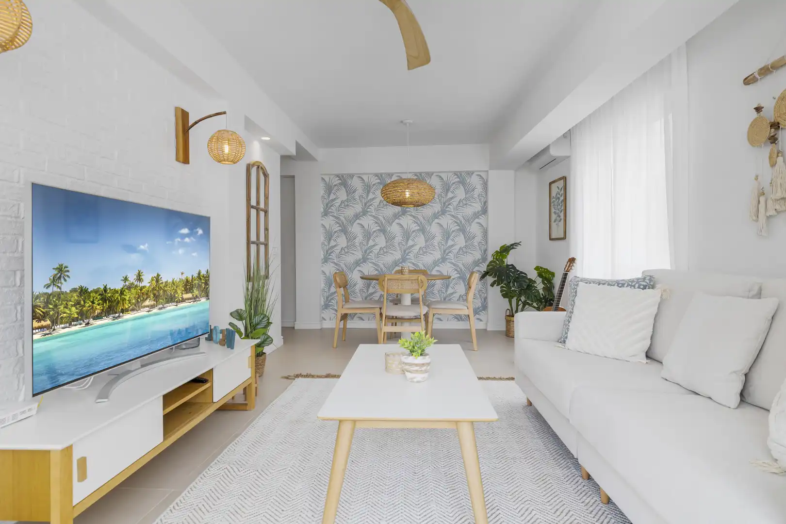 Sala d'estar de Apartament en venda en Estepona amb Aire condicionat