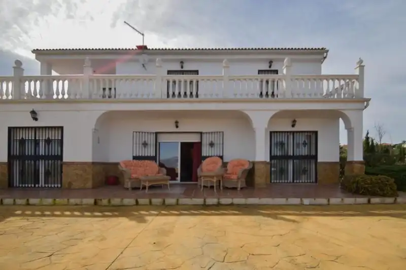 Chalet con piscina en venta en Calle B, imagen 2