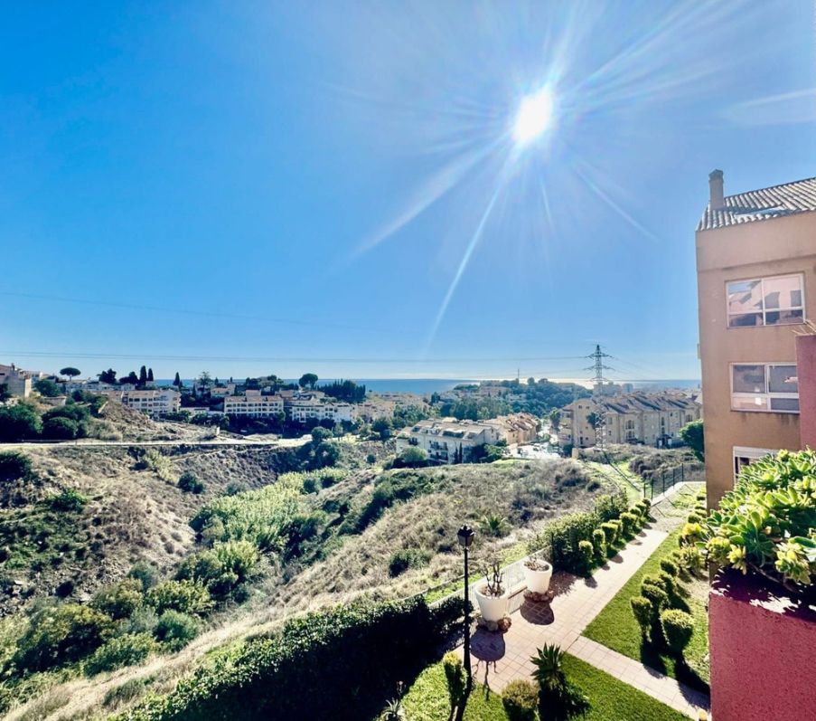 Vista exterior de Pis en venda en Fuengirola amb Terrassa, Moblat i Forn