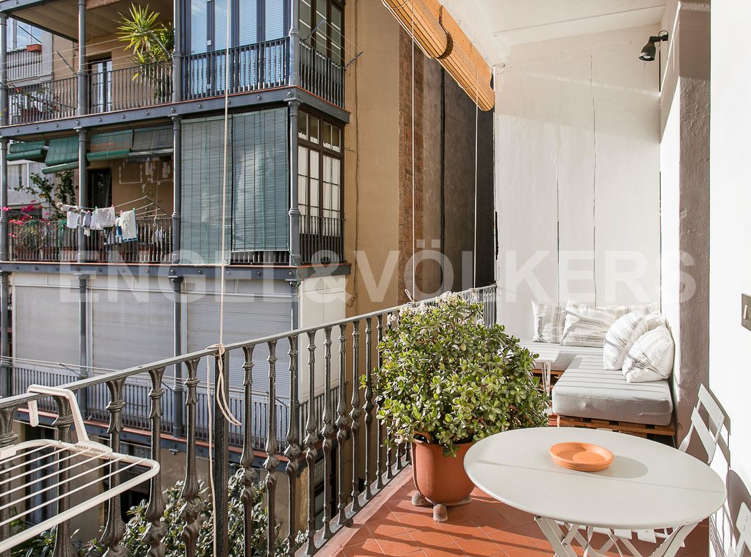 Balcony of Apartment for sale in  Barcelona Capital  with Air Conditioner and Heating