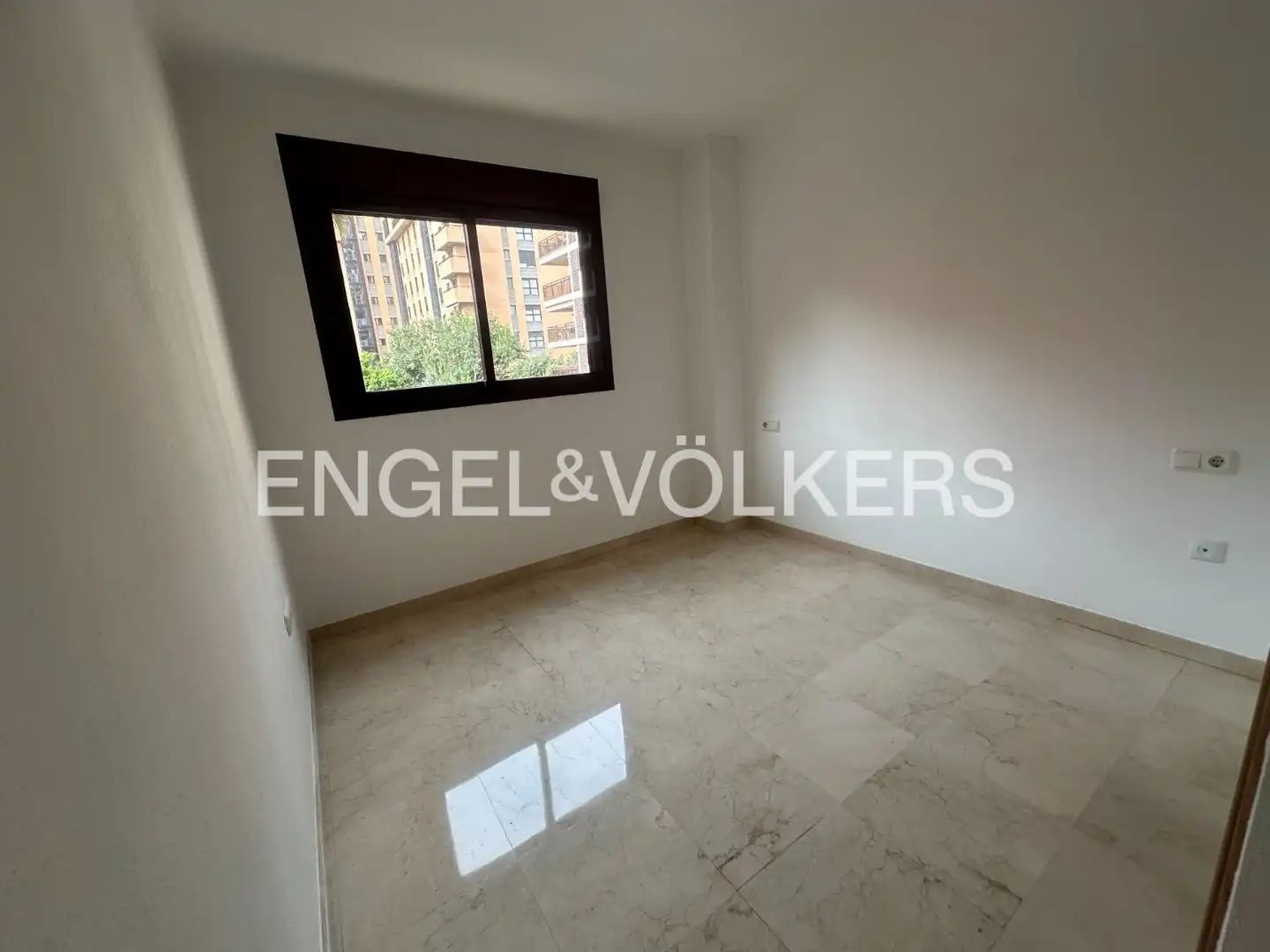 Wohnung zur Miete in Valencia mit Klimaanlage, Heizung und Privatgarten