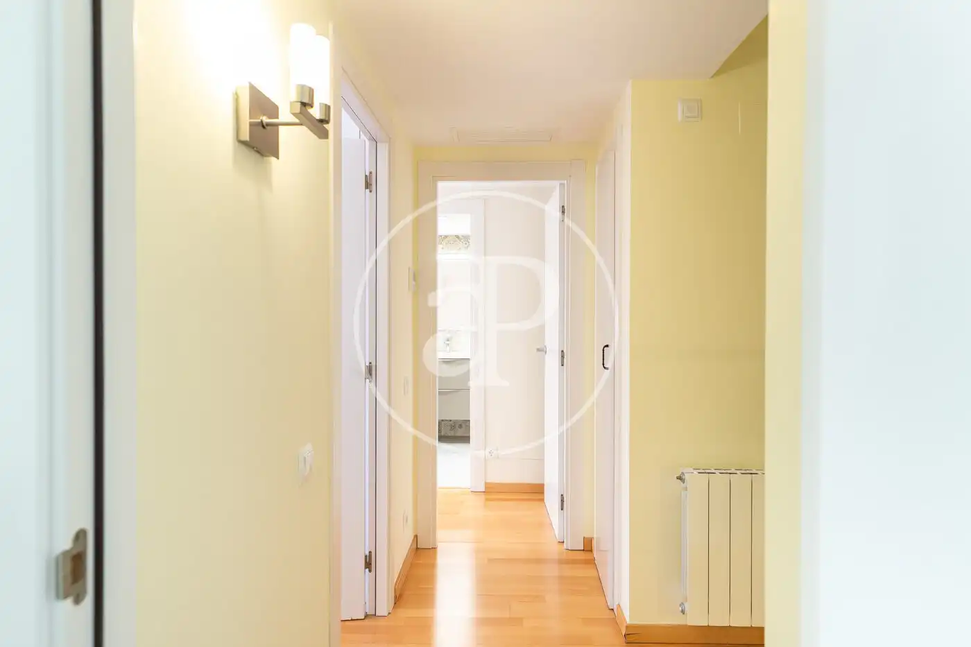 Maisonette zum Verkauf in Barcelona mit Klimaanlage, Heizung und Terrasse