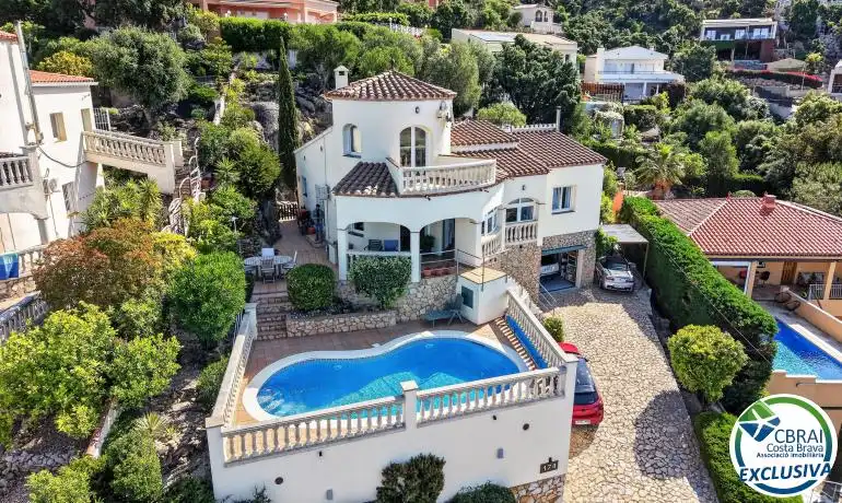 Casa con piscina en venta en Calle Belgica 174 174