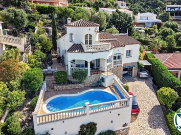 Casa amb piscina en venda a Calle Belgica 174 174