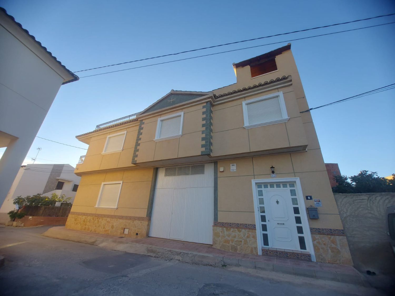 Vista exterior de Edifici en venda en Orihuela