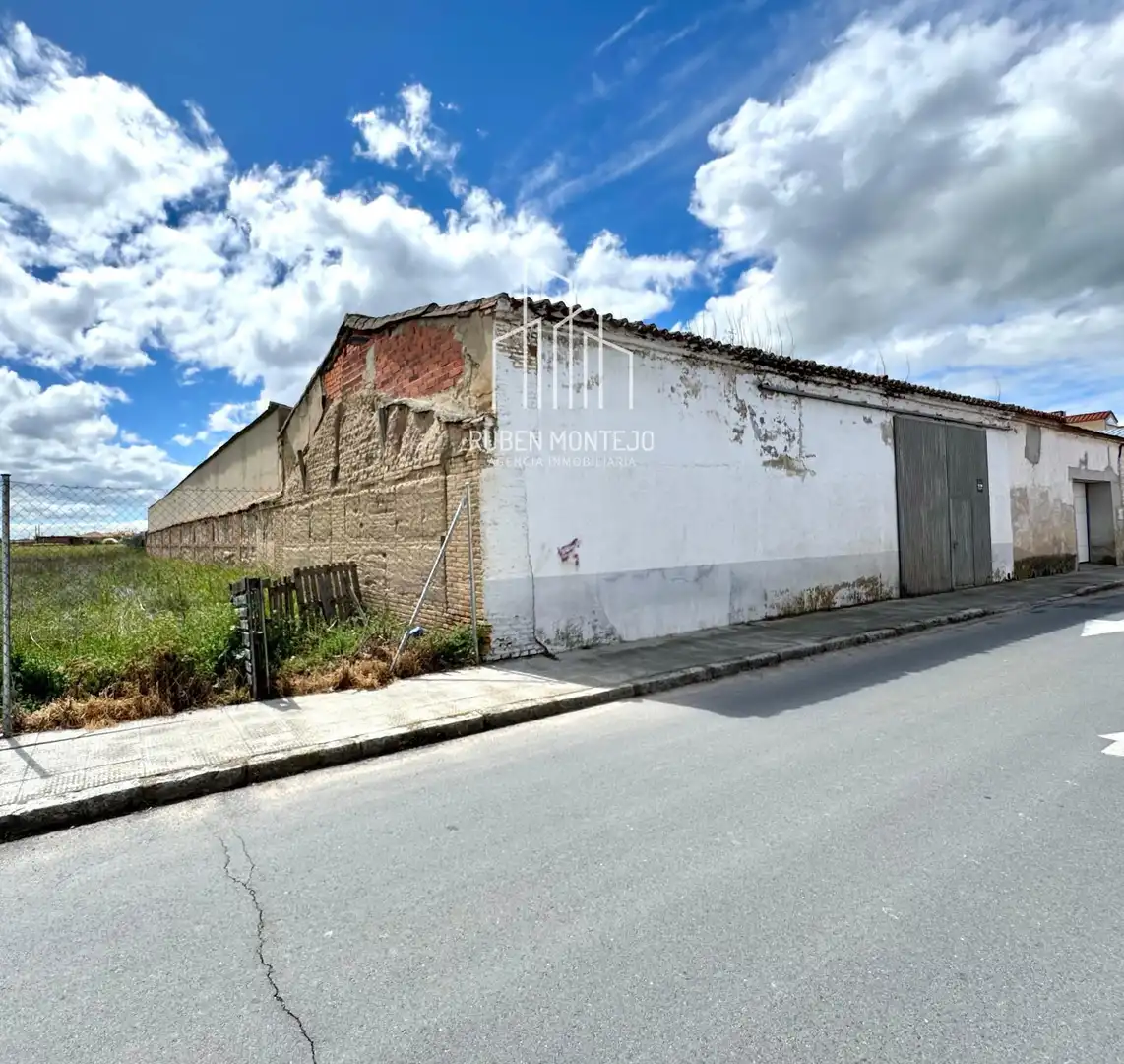 Außenansicht von Fabrikhallen zum Verkauf in Peñaranda de Bracamonte