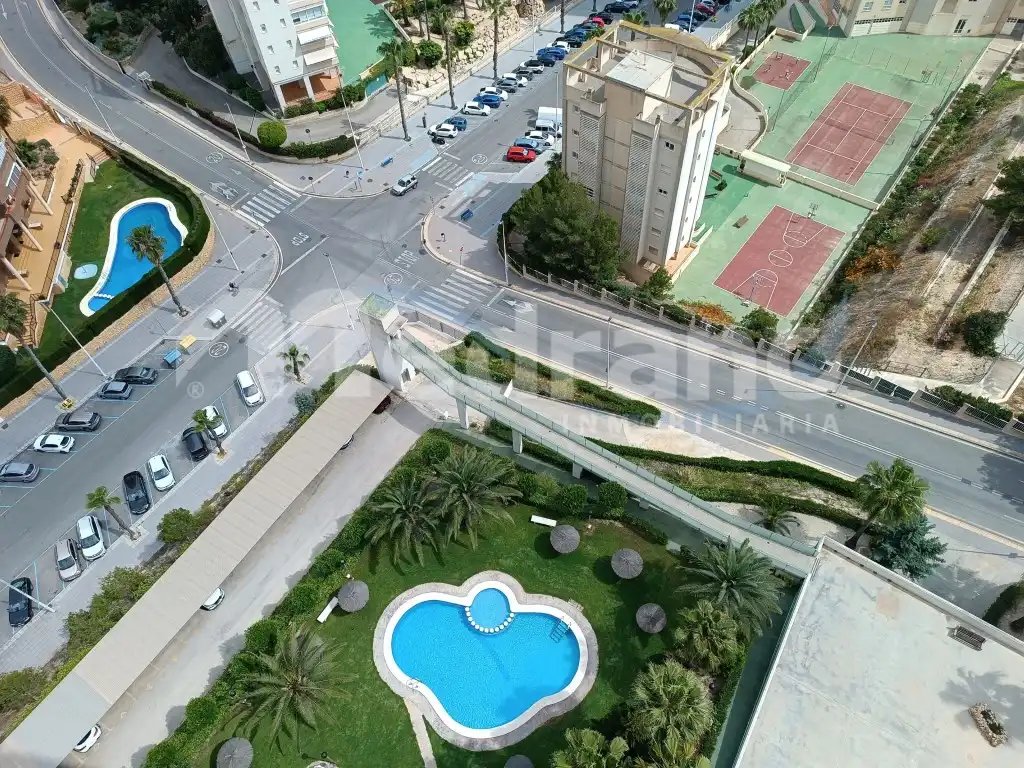 Vista exterior de Piso en venta en Benidorm con Jardín privado, Piscina y Amueblado