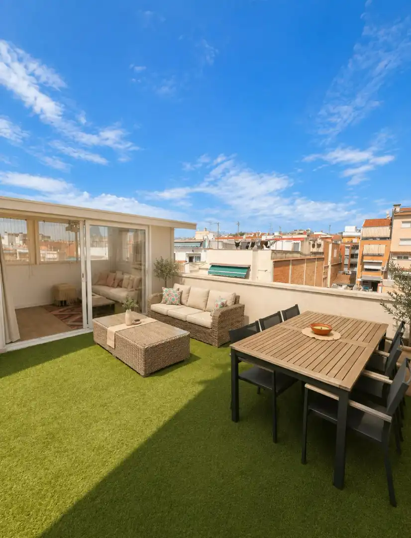 Flat with terrace for sale in Carrer de Castillejos, imagen 2