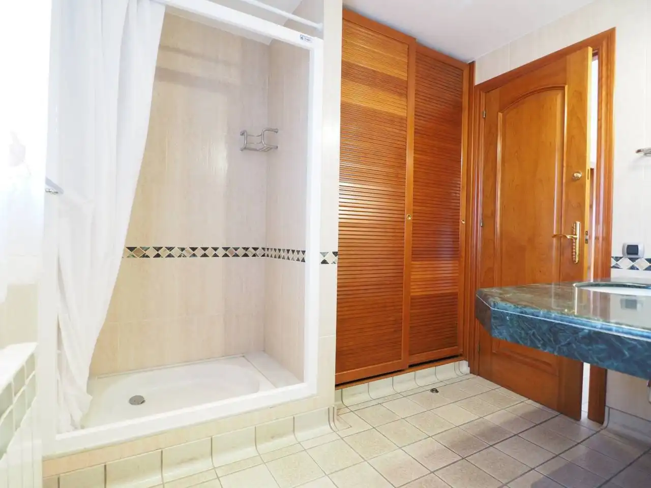 Bany de Casa o xalet en venda en Lliçà de Vall amb Aire condicionat, Calefacció i Jardí privat